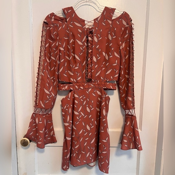 FINDERS KEEPERS Borderlines Papaya Vine Mini Perforated Dress Size XS $315 - Picture 2 of 4